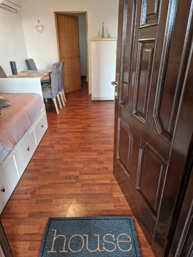 Apartment Misic Ртина Экстерьер фото